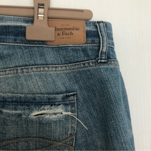 Abercrombie & Fitch mid rise light wash destroyed denim Bermuda shorts size 27 - Picture 7 of 12